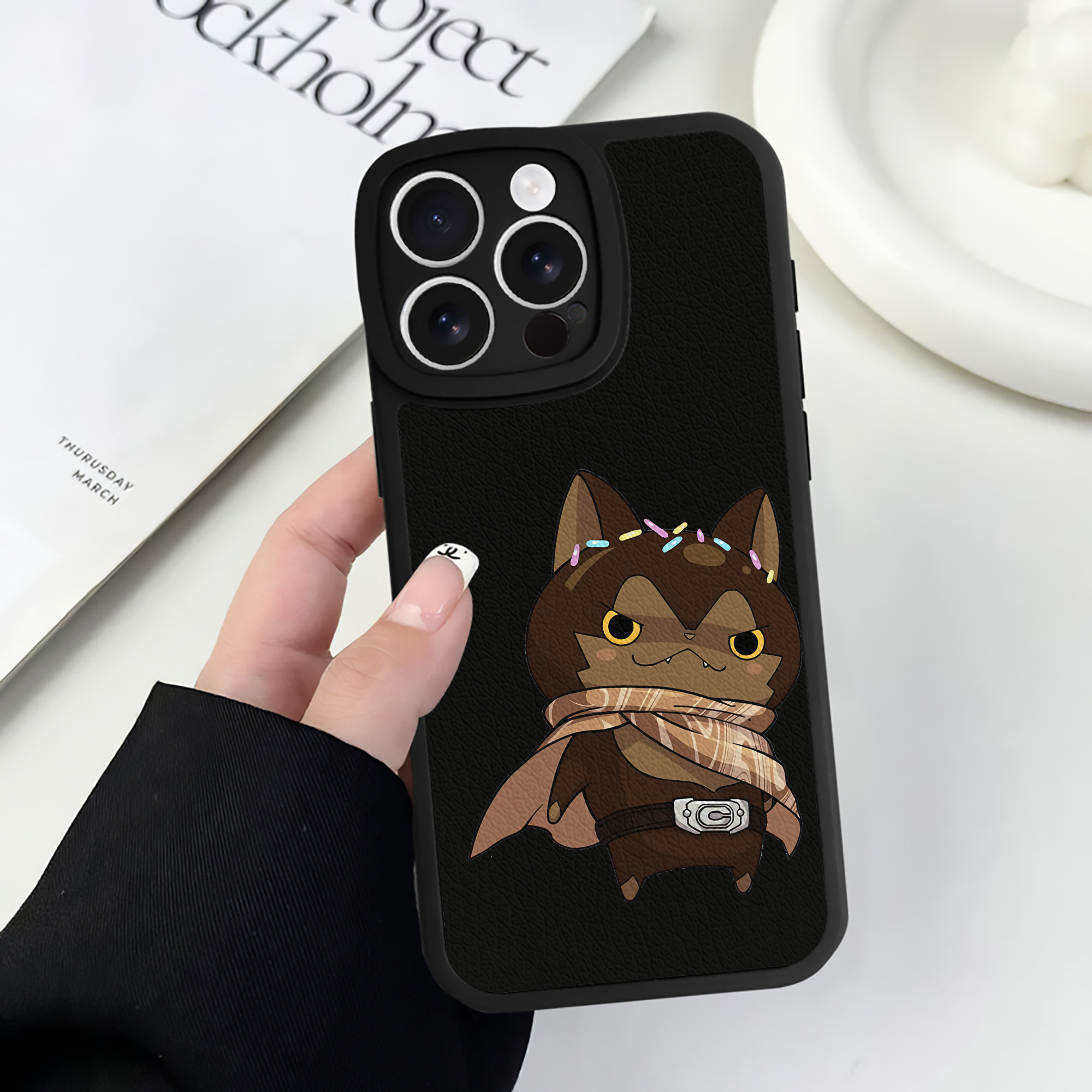 （画像用） 妖怪ウォッチ Yo-kai Watch 【iPhone 16シリーズ対応】シリコンスマホケース（レザー調） 材質：シリコン